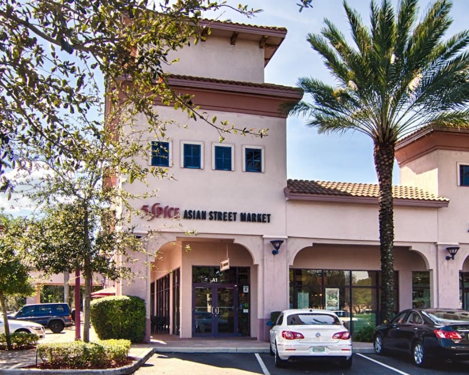 The 5-Spice storefront at the Shoppes of Blue Lake